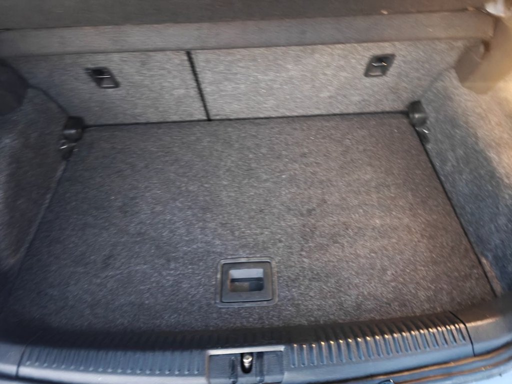 Used Volkswagen Polo 2011 for sale - 76647674: Photo 8