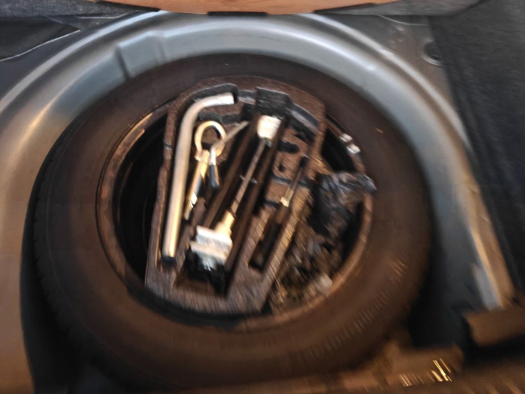 Used Volkswagen Polo 2011 for sale - 76647674: Photo 9