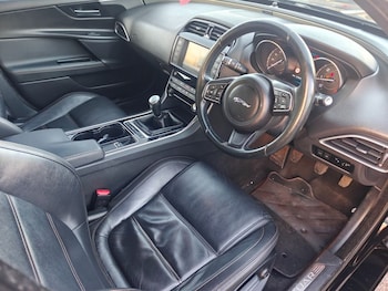 Used Jaguar XE 2015 for sale - 77050798: Photo