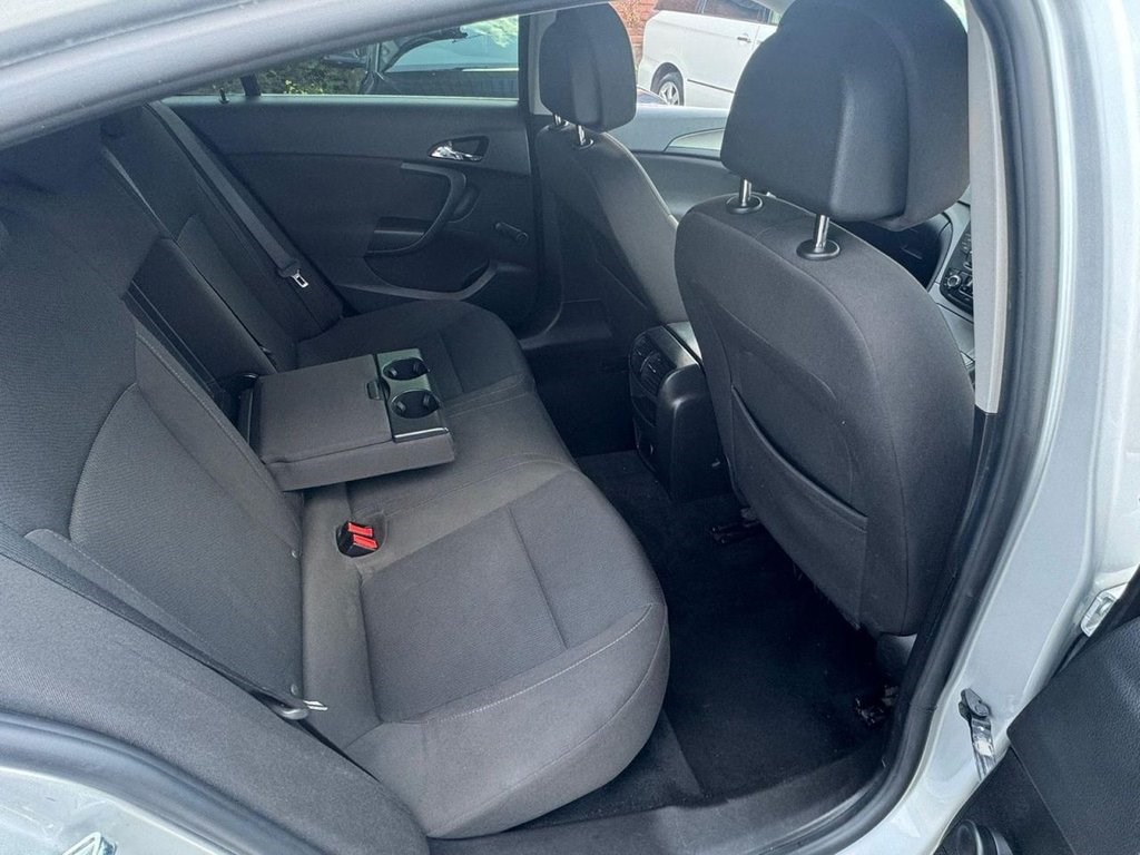 Vauxhall Insignia 2010 (10) - 2.0 CDTi Exclusiv 5dr - Image 7