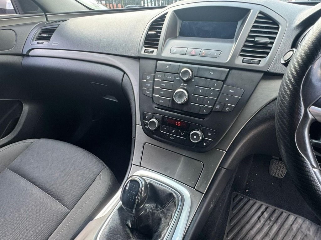 Vauxhall Insignia 2010 (10) - 2.0 CDTi Exclusiv 5dr - Image 8