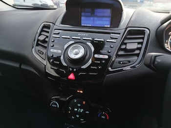 Used Ford Fiesta 2016 for sale - 76454422: Photo