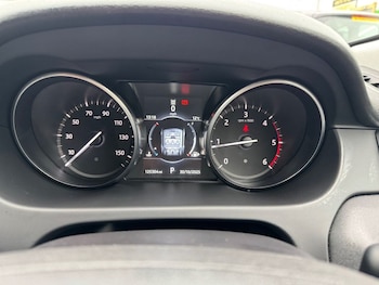 Used Land Rover Discovery Sport 2017 for sale - 76430392: Photo