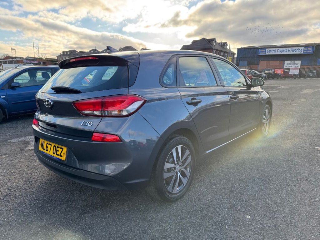 Used Hyundai i30 2017 for sale - 77056413: Photo 2