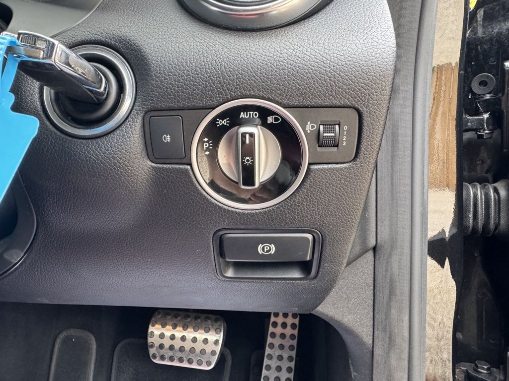 Used Mercedes-Benz SLK 2012 for sale - 76710929: Photo 32