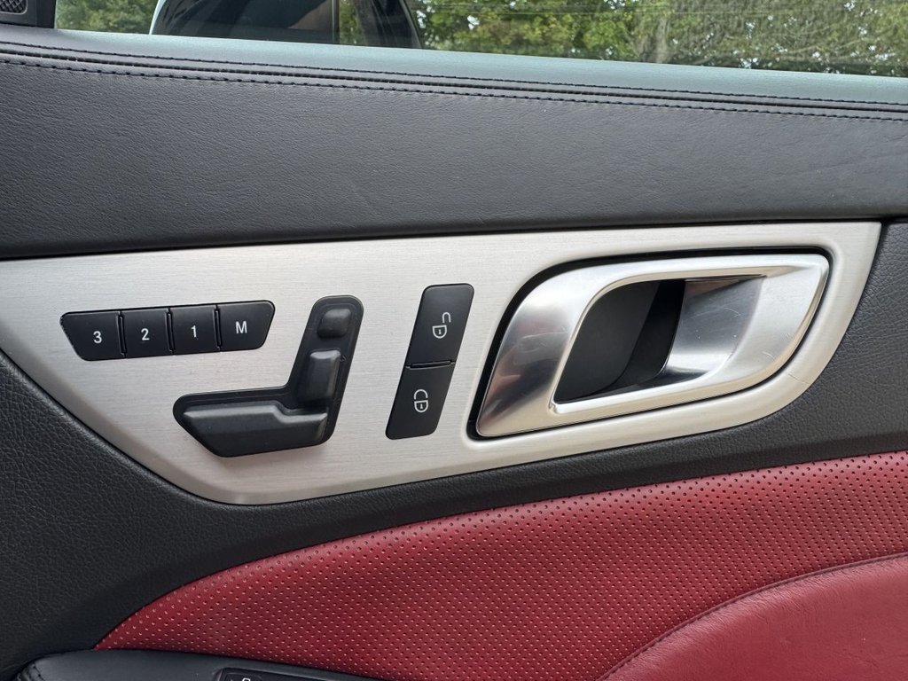 Used Mercedes-Benz SLK 2012 for sale - 76710929: Photo 33