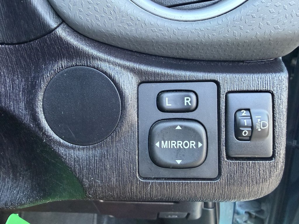 Used Toyota Yaris 2012 for sale - 76934743: Photo 23