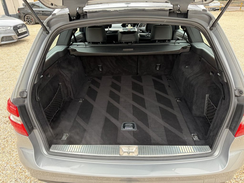 Used Mercedes-Benz E Class 2010 for sale - 76923362: Photo 19