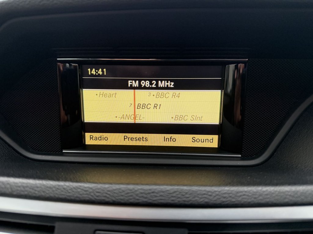 Used Mercedes-Benz E Class 2010 for sale - 76923362: Photo 23