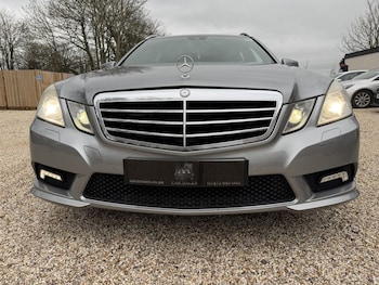 Used Mercedes-Benz E Class 2010 for sale - 76923362: Photo