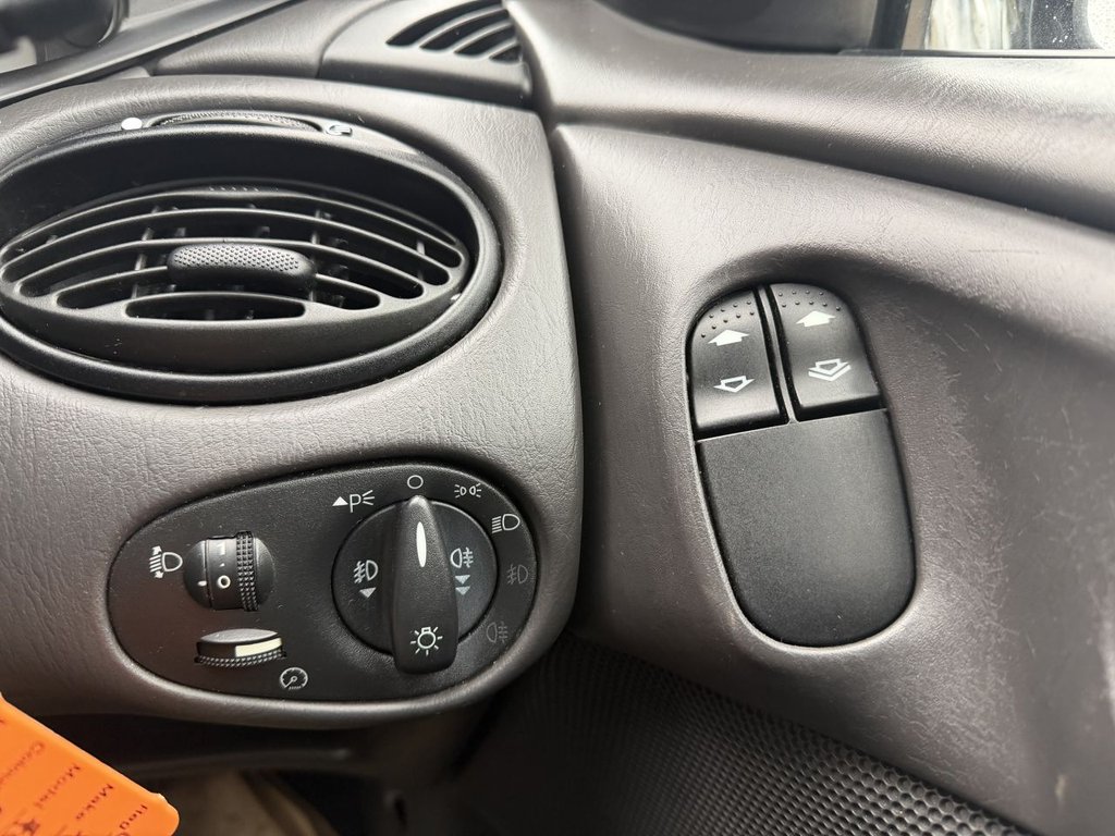 Used Ford Focus 2003 for sale - 77608694: Photo 15