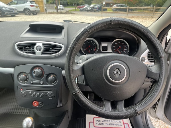 Used Renault Clio 2008 for sale - 76304193: Photo 31