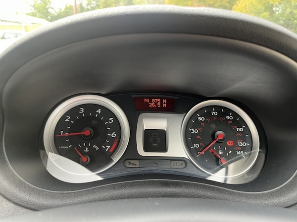 Used Renault Clio 2008 for sale - 76304193: Photo 32