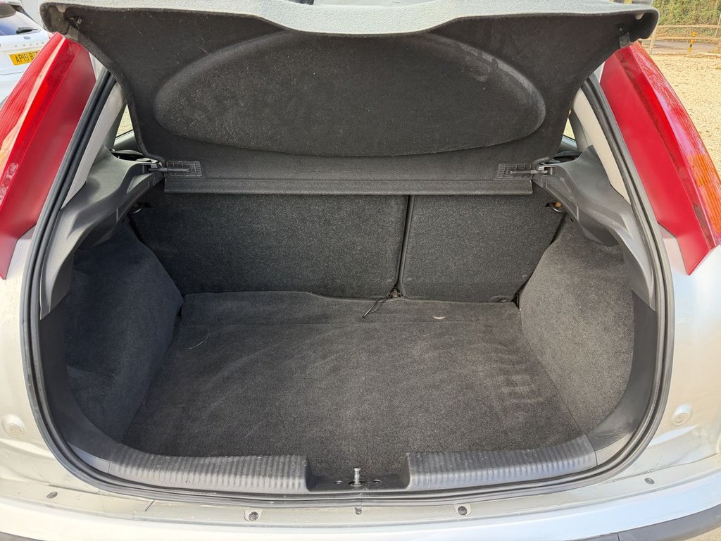 Used Ford Focus 2003 for sale - 76654306: Photo 16