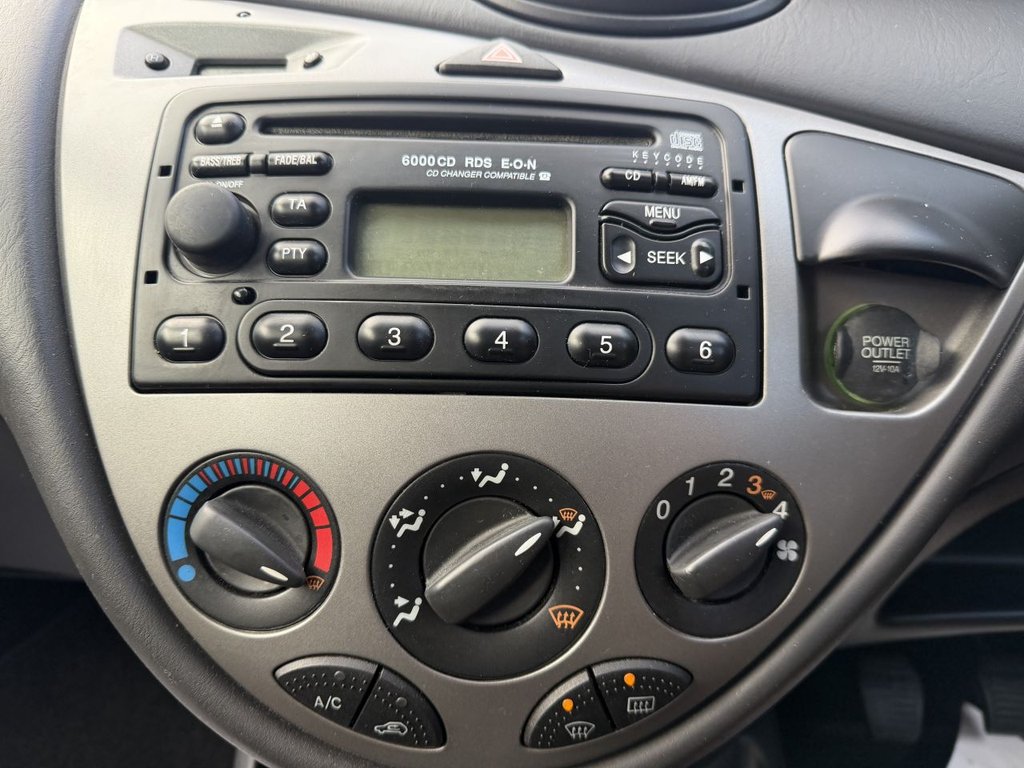 Used Ford Focus 2003 for sale - 76654306: Photo 19