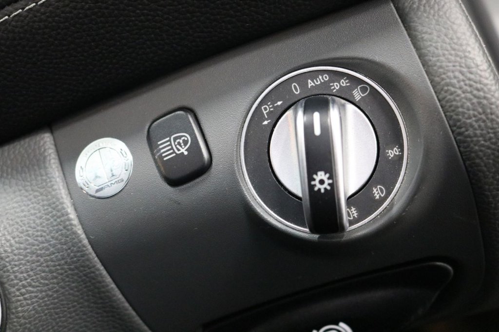 Used Mercedes-Benz SL 2005 for sale - 76934778: Photo 12