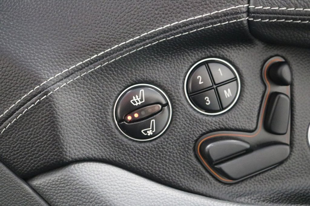 Used Mercedes-Benz SL 2005 for sale - 76934778: Photo 14