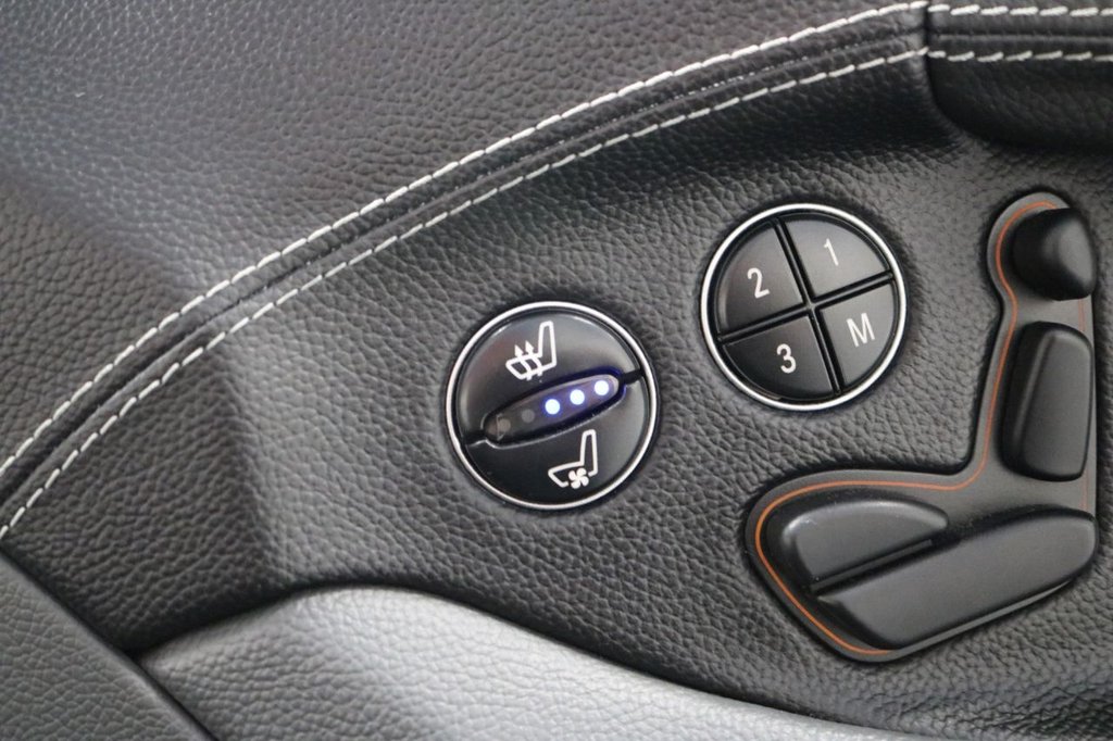 Used Mercedes-Benz SL 2005 for sale - 76934778: Photo 15