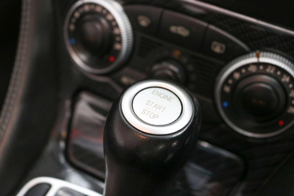 Used Mercedes-Benz SL 2005 for sale - 76934778: Photo 16