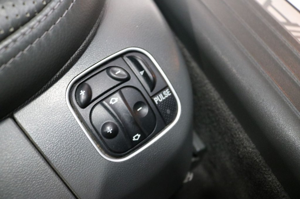 Used Mercedes-Benz SL 2005 for sale - 76934778: Photo 18