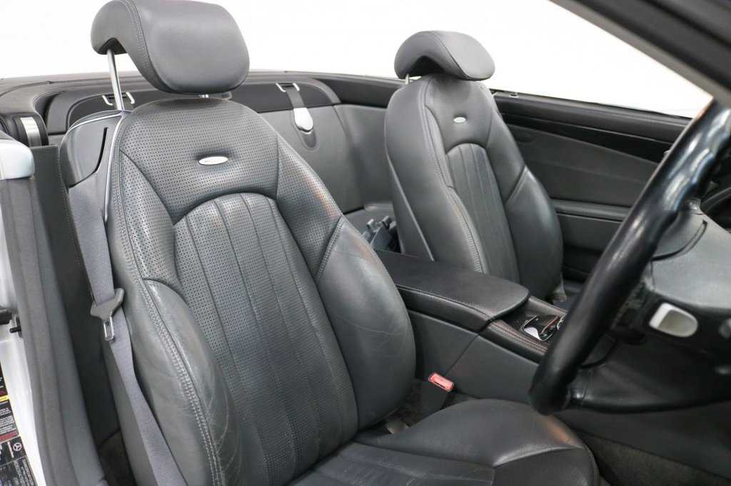 Used Mercedes-Benz SL 2005 for sale - 76934778: Photo 26