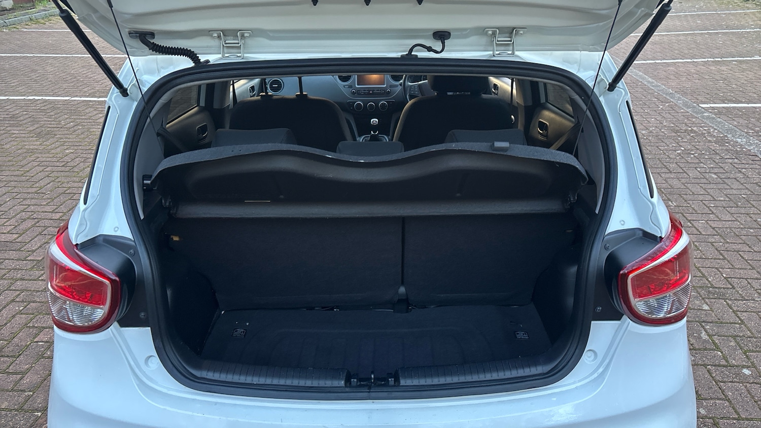 Used Hyundai i10 2020 for sale - 76831463: Photo 4