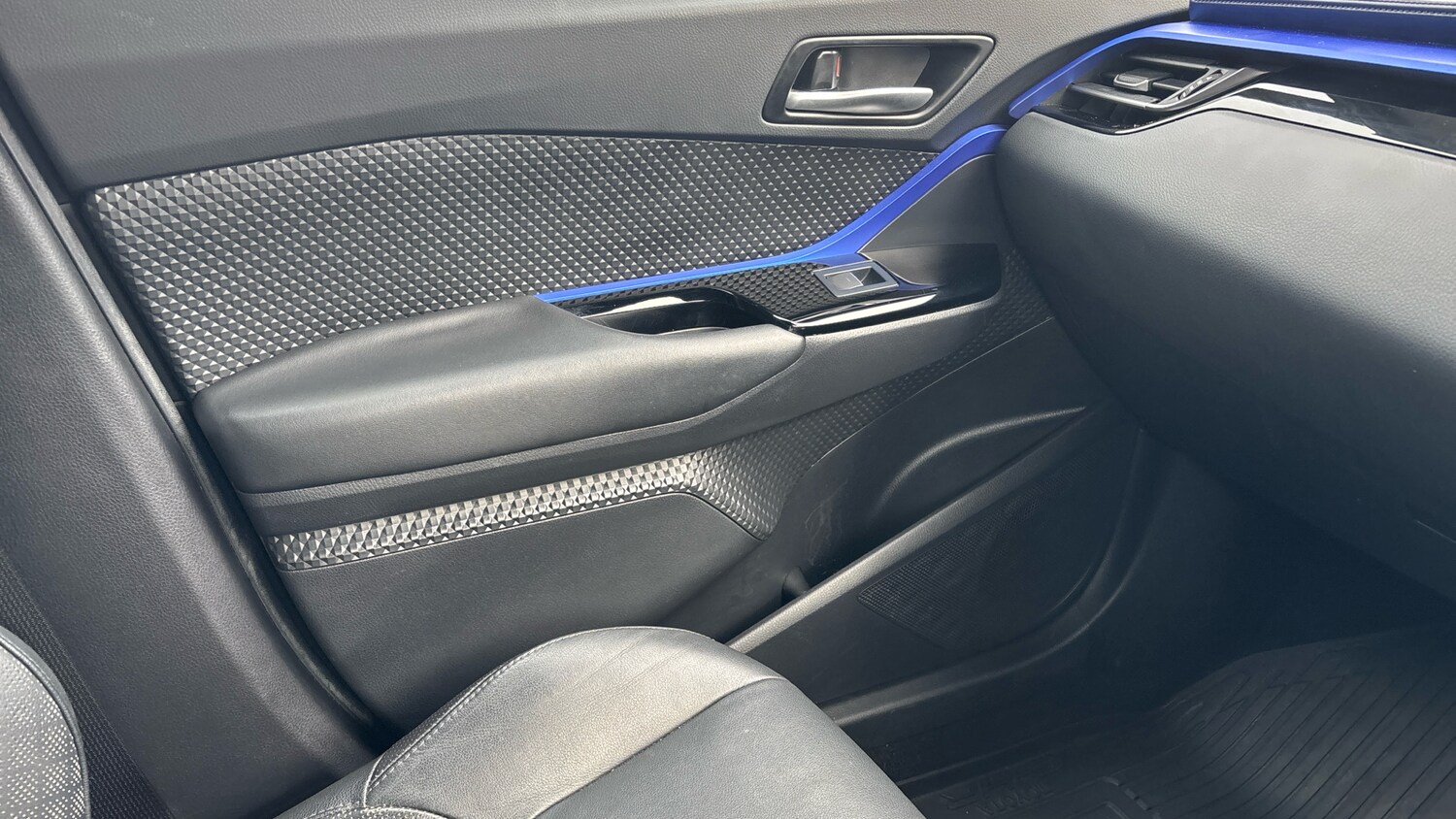 Used Toyota C-HR 2020 for sale - 77996907: Photo 32