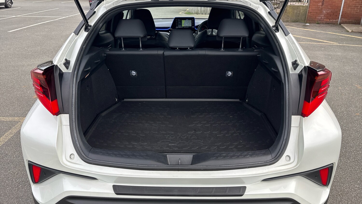 Used Toyota C-HR 2020 for sale - 77996907: Photo 4