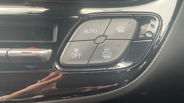 Used Toyota C-HR 2017 for sale - 76299268: Photo 28