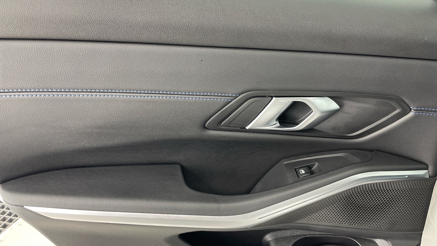 Used BMW 3 Series 2024 for sale - 77323834: Photo 32