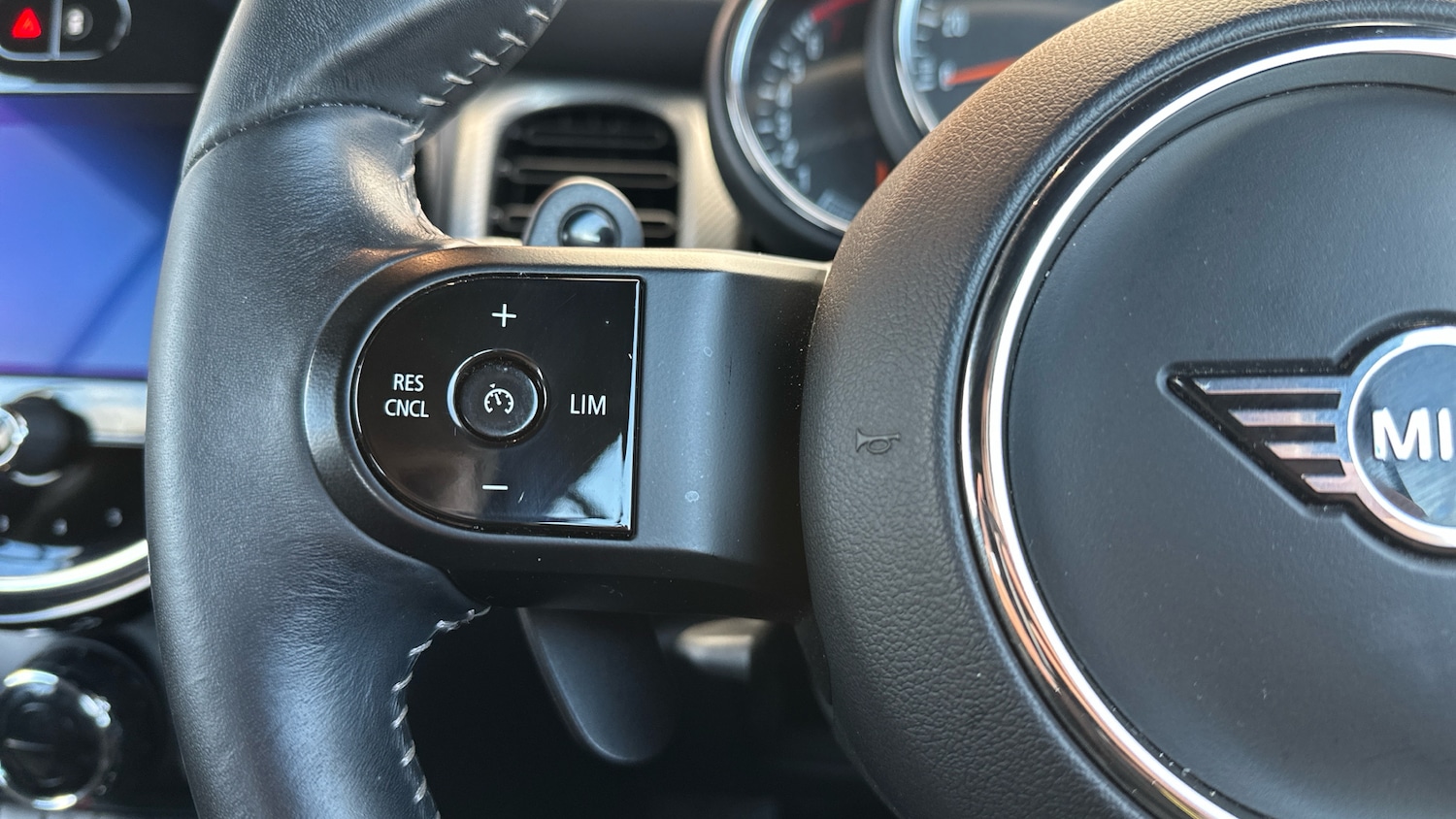 Used MINI Convertible 2022 for sale - 77324392: Photo 17