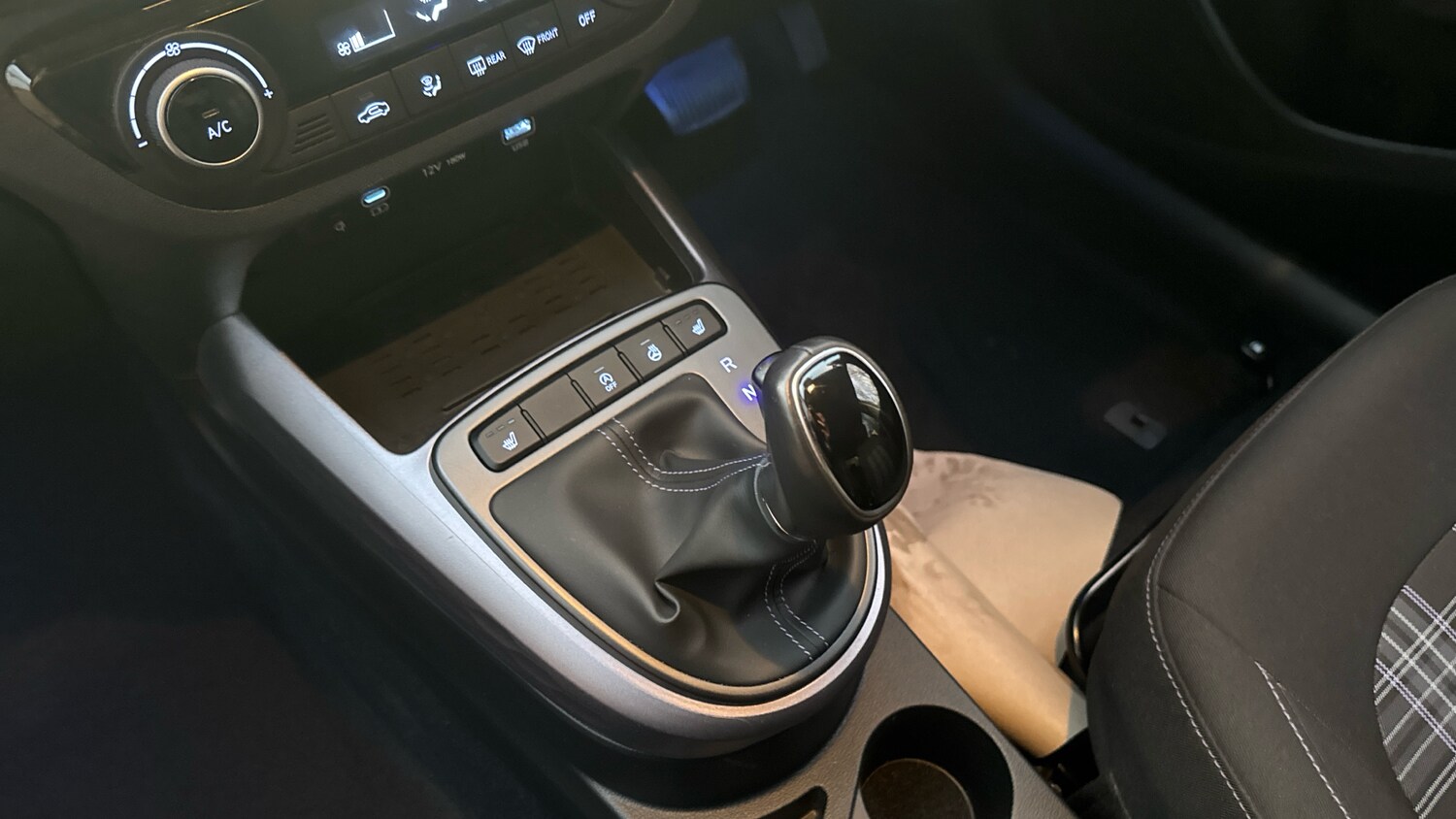 Used Hyundai i10 2023 for sale - 76738657: Photo 13