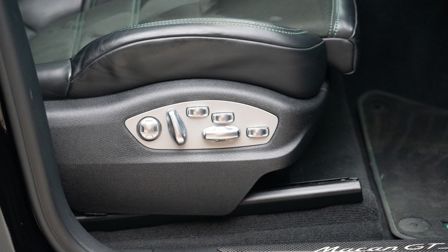 Used Porsche Macan 2023 for sale - 76434869: Photo 16