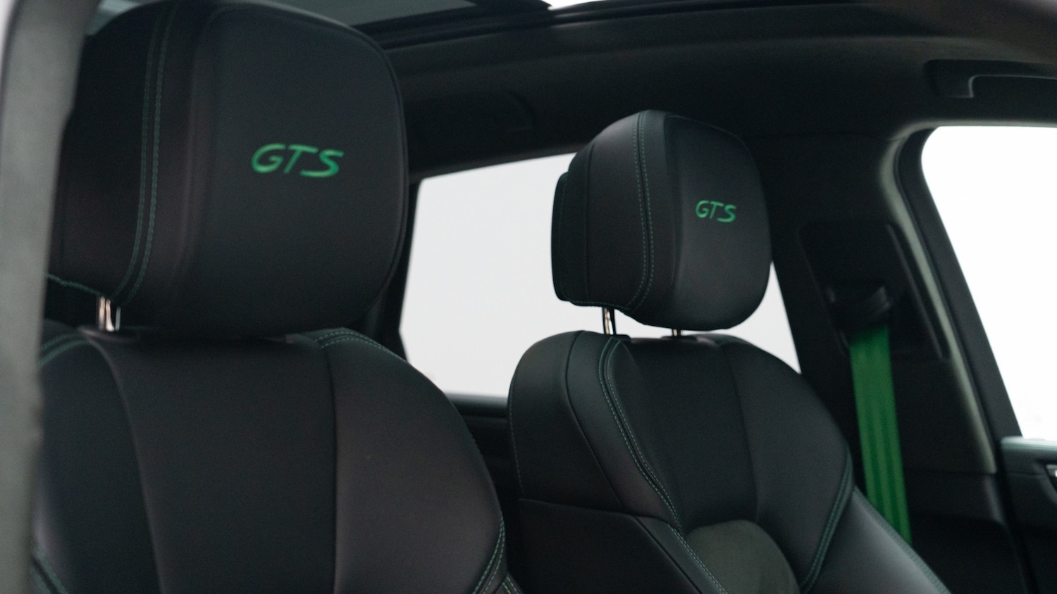 Used Porsche Macan 2023 for sale - 76434869: Photo 3