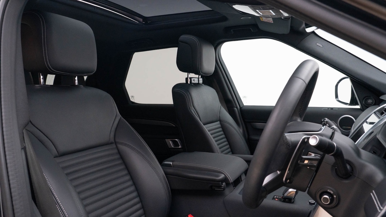 Used Land Rover Discovery 2024 for sale - 76501492: Photo 3