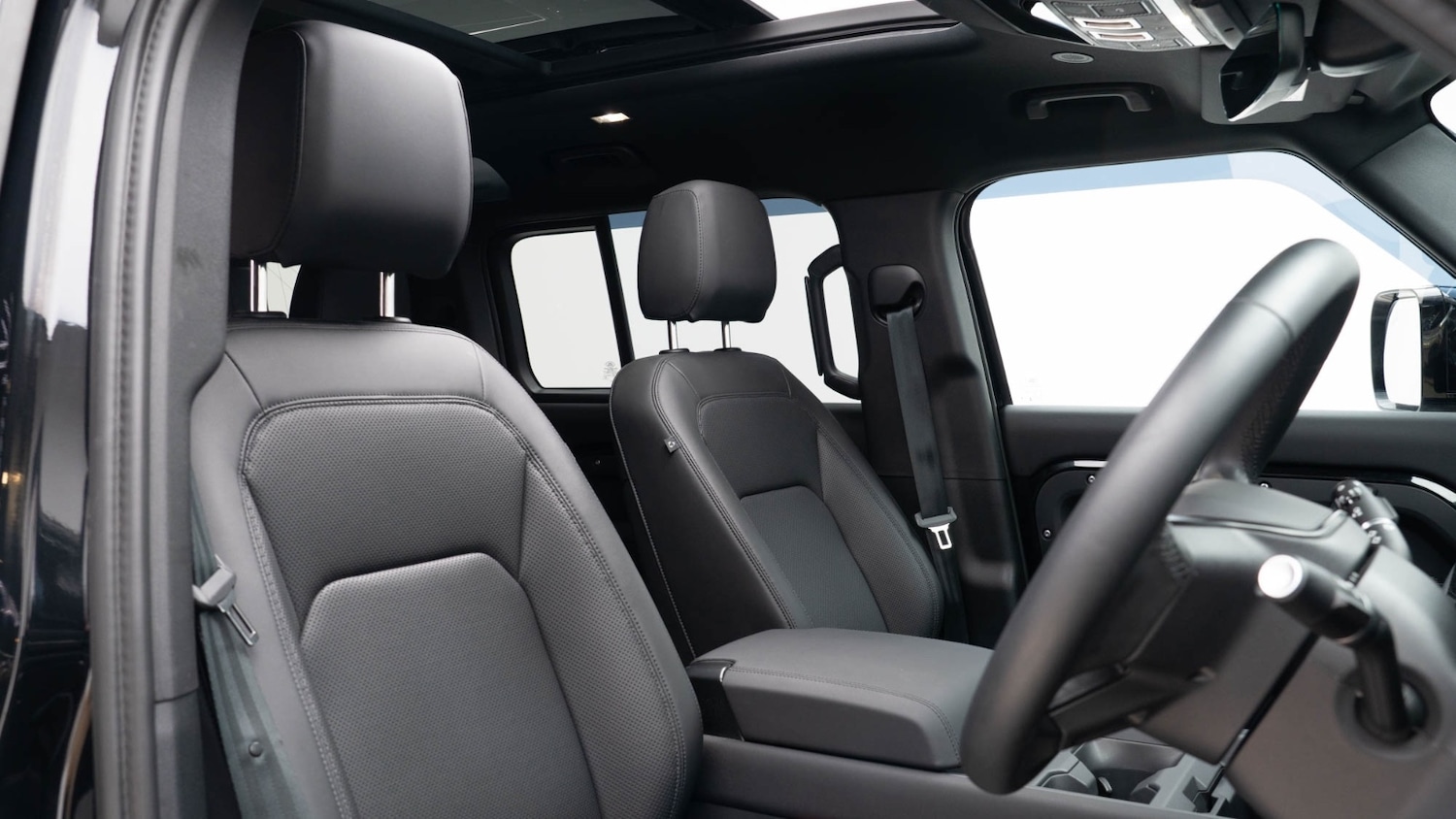 Used Land Rover Defender 2025 for sale - 77640682: Photo 2