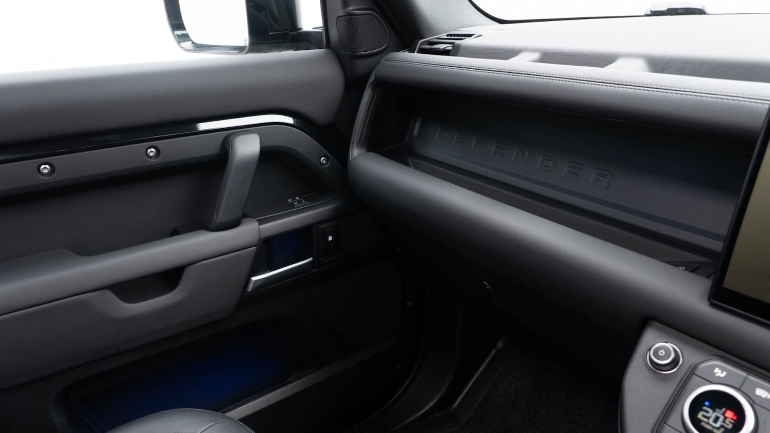 Used Land Rover Defender 2025 for sale - 77640682: Photo 31