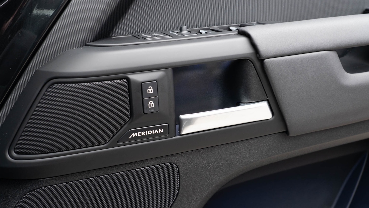 Used Land Rover Defender 2025 for sale - 77640682: Photo 32