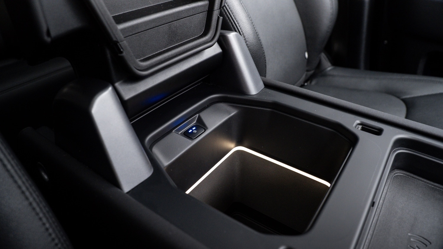 Used Land Rover Defender 2024 for sale - 77269331: Photo 32