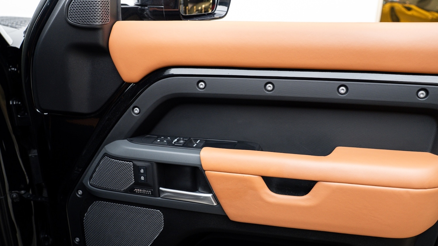 Used Land Rover Defender 2023 for sale - 77106059: Photo 11