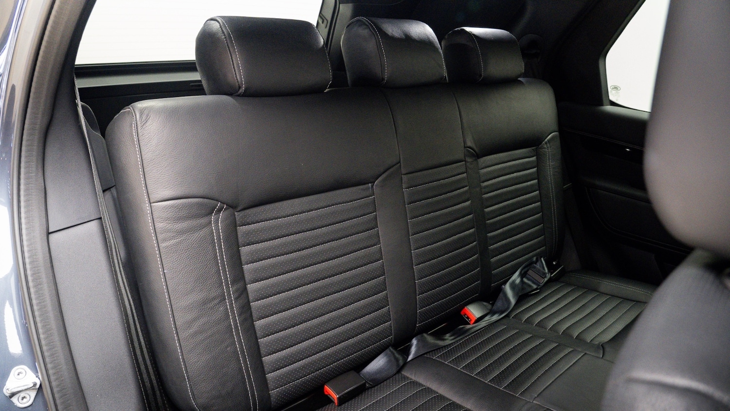 Used Land Rover Discovery 2025 for sale - 78049820: Photo 3