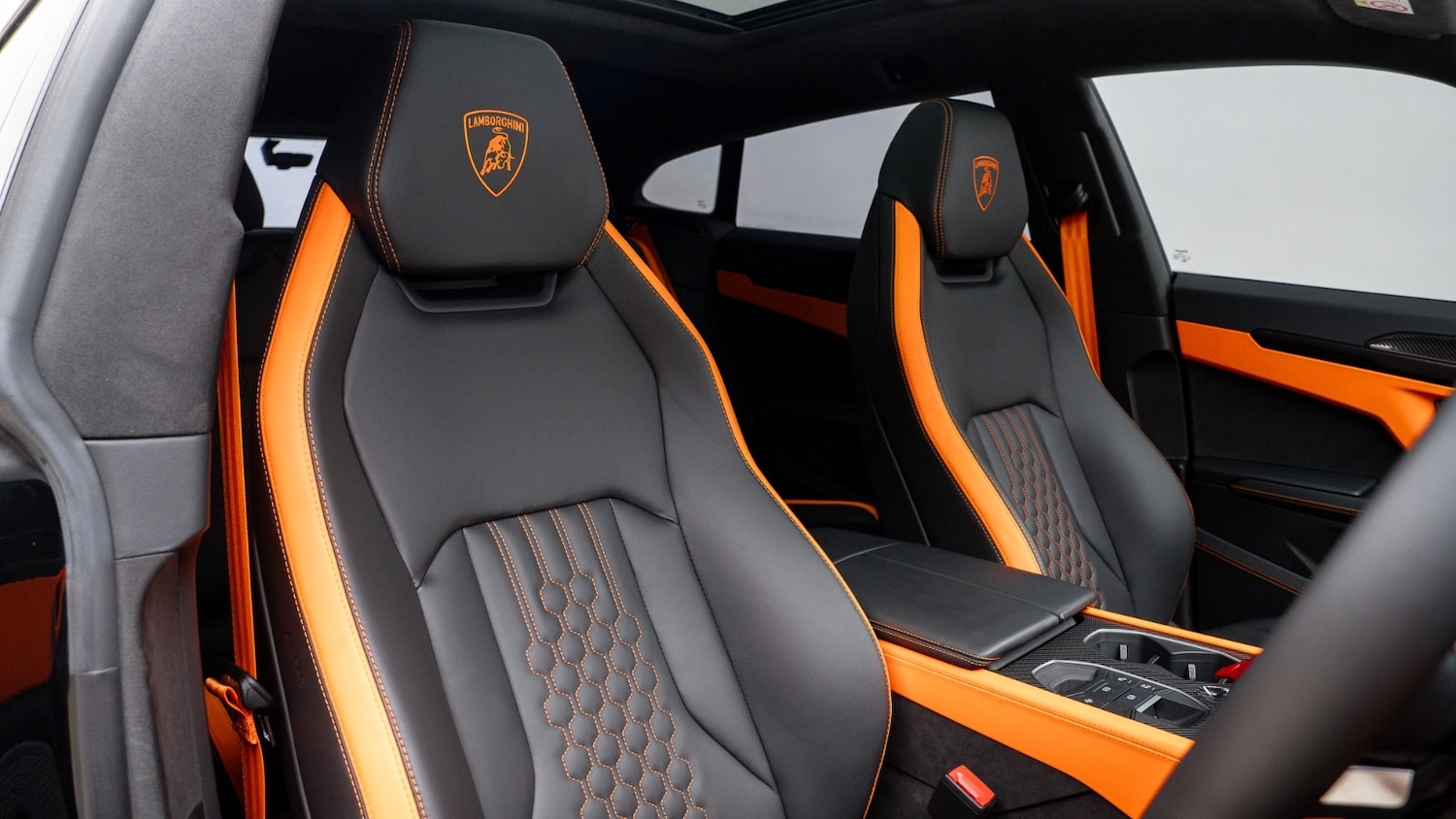 Used Lamborghini Urus 2025 for sale - 77499668: Photo 3