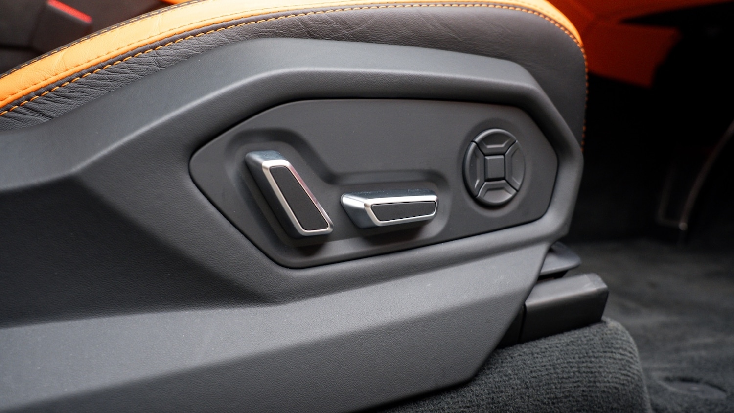 Used Lamborghini Urus 2025 for sale - 77499668: Photo 30