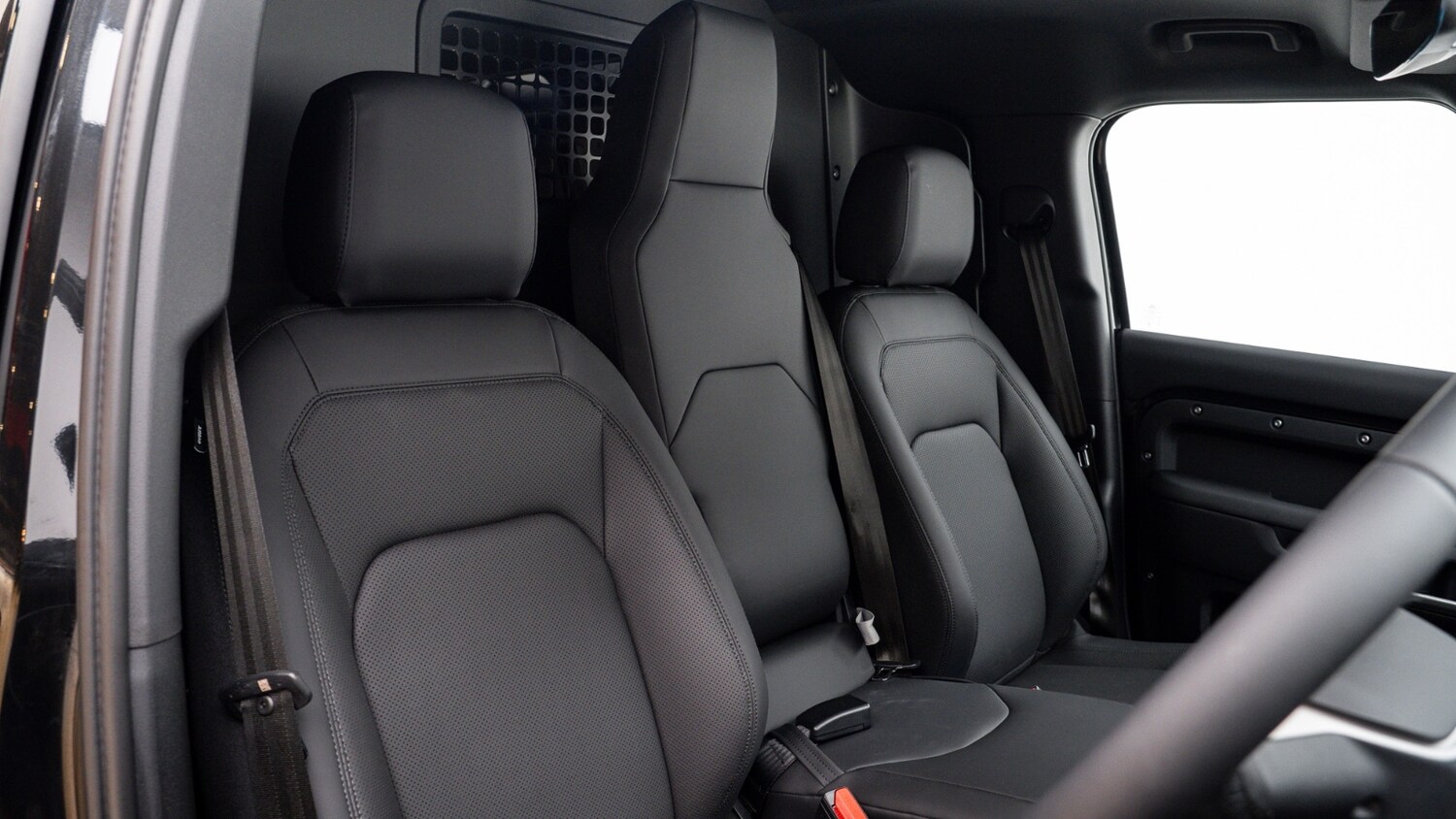 Used Land Rover Defender 2026 for sale - 78027921: Photo 3