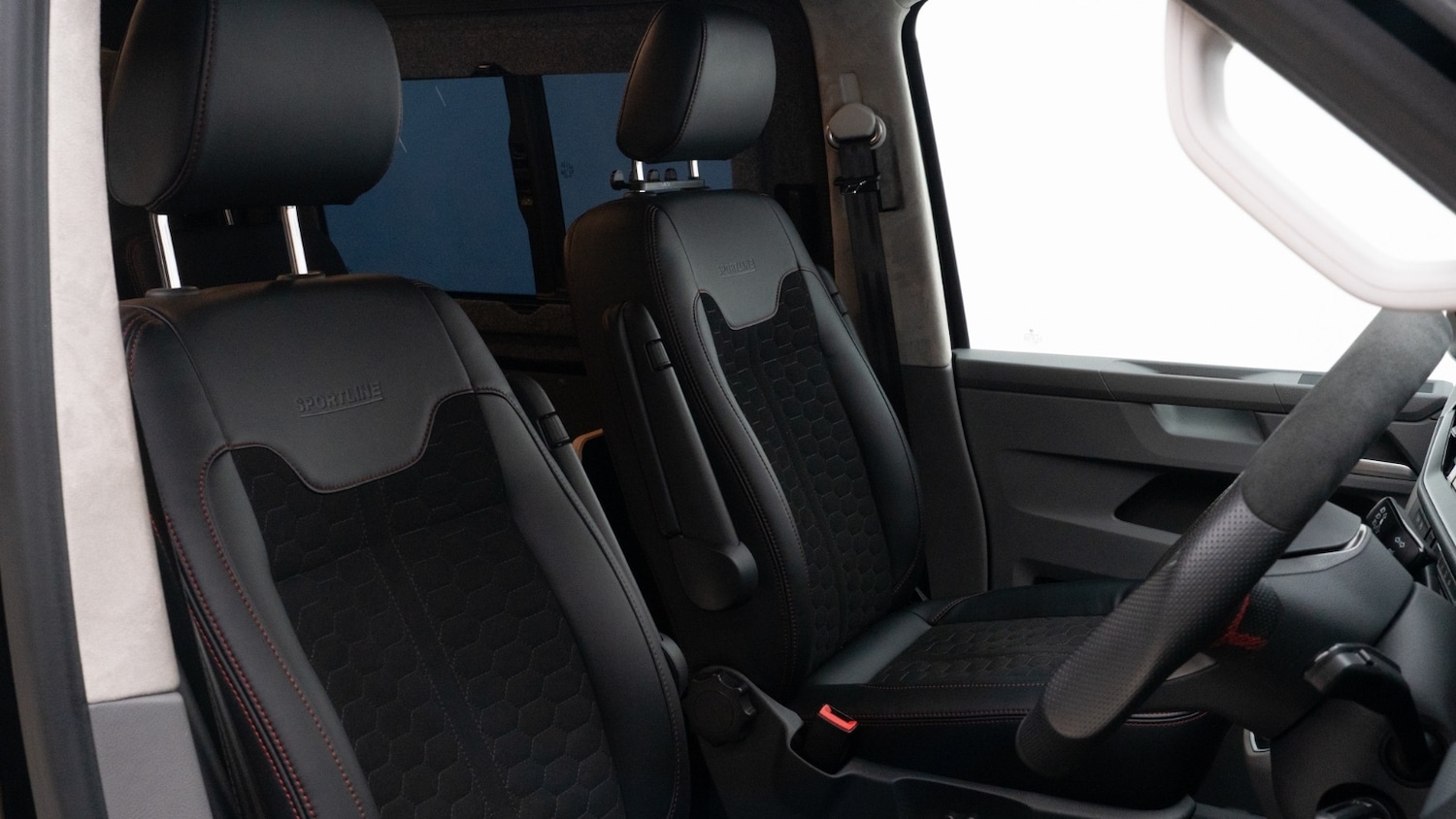 Used Volkswagen Transporter 2023 for sale - 77678835: Photo 3