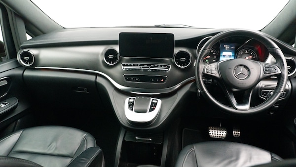 Used Mercedes-Benz V-Class 2023 for sale - 76289956: Photo 2