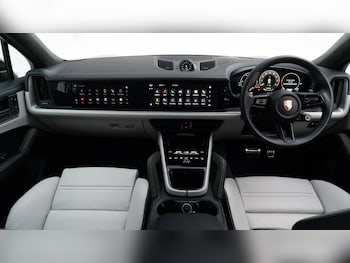 Used Porsche Cayenne 2024 for sale - 76766112: Photo