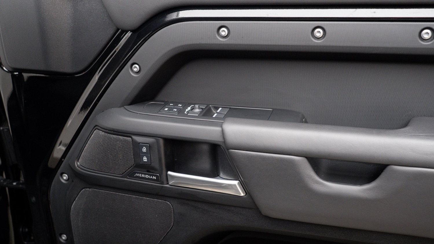 Used Land Rover Defender 2025 for sale - 76966487: Photo 12