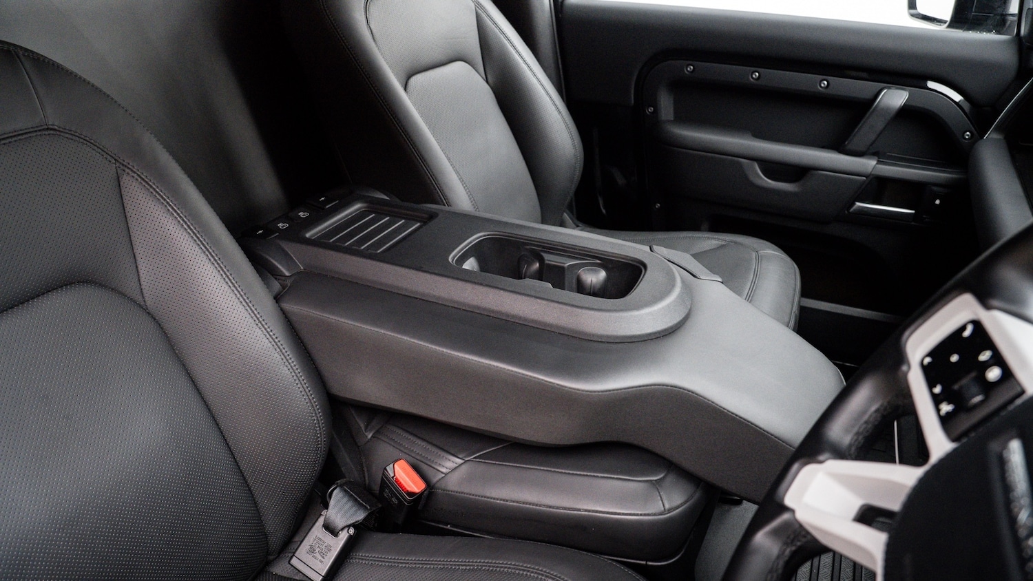 Used Land Rover Defender 2025 for sale - 76966487: Photo 13