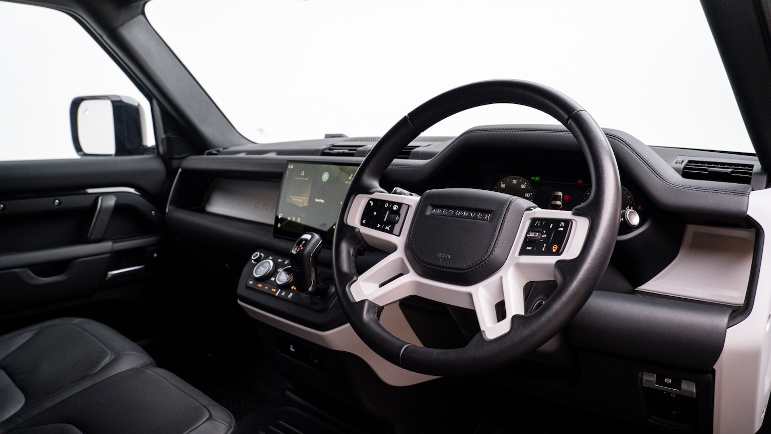 Used Land Rover Defender 2025 for sale - 76966487: Photo 2